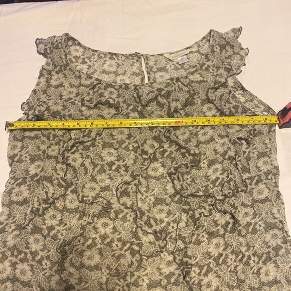 Garnet Hill Gray and White Floral Print Sheer Ruffles Blouse Size 10 NWOT - Picture 7 of 8